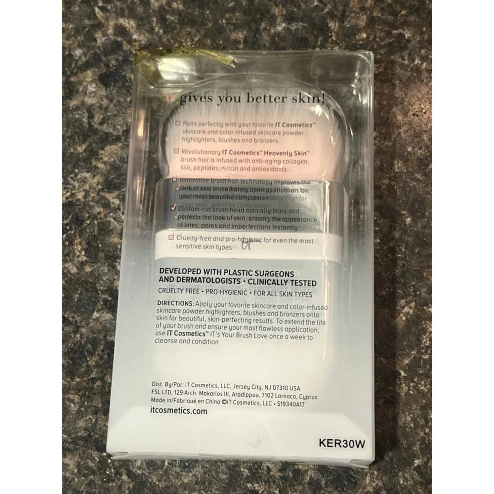 New It Cosmetics Heavenly Skin One-Sweep Wonder Brush No 705